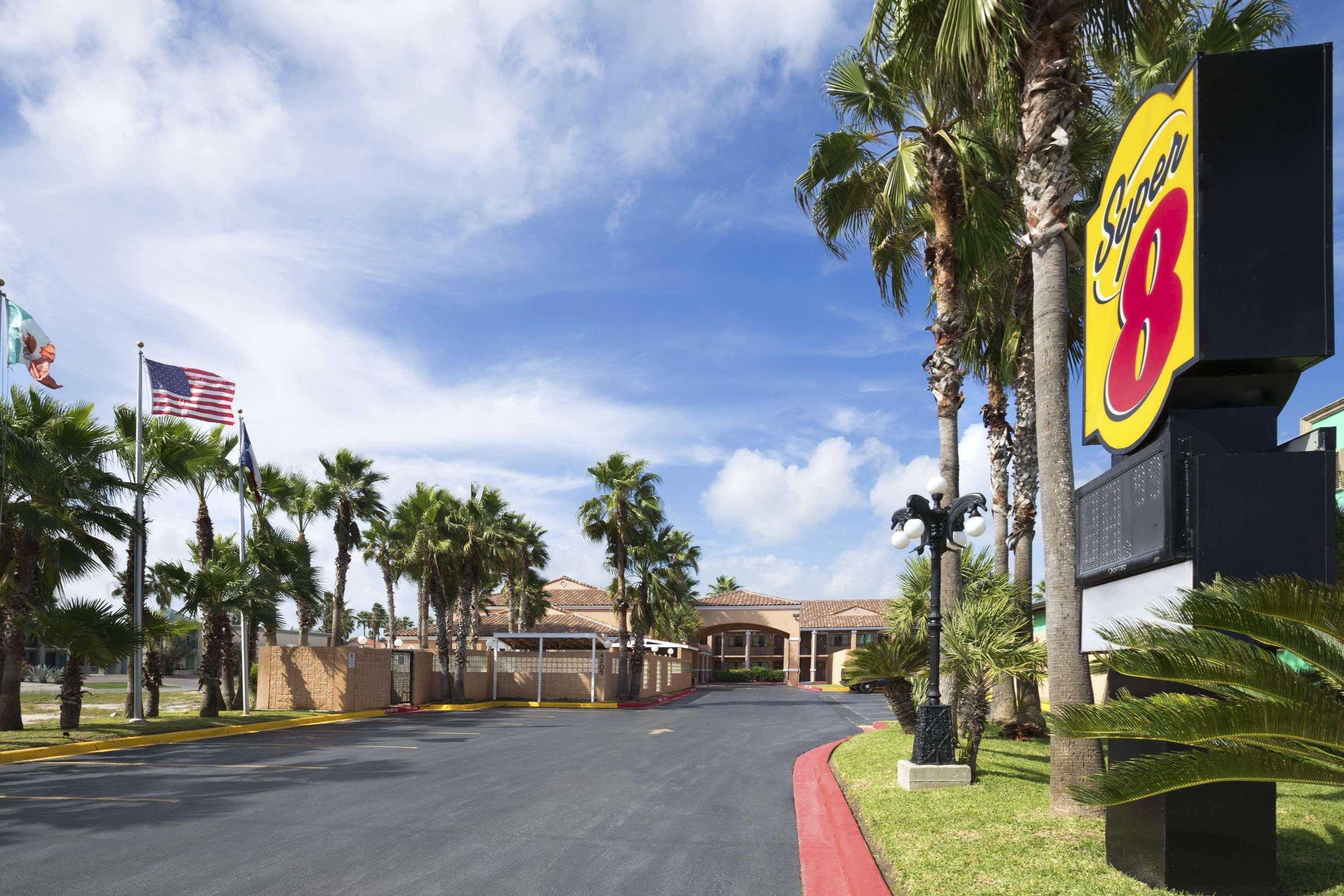 Super 8 By Wyndham South Padre Island Hotel Exterior photo