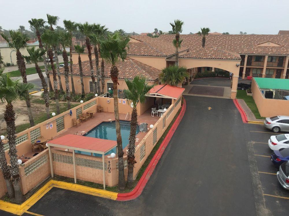 Super 8 By Wyndham South Padre Island Hotel Exterior photo